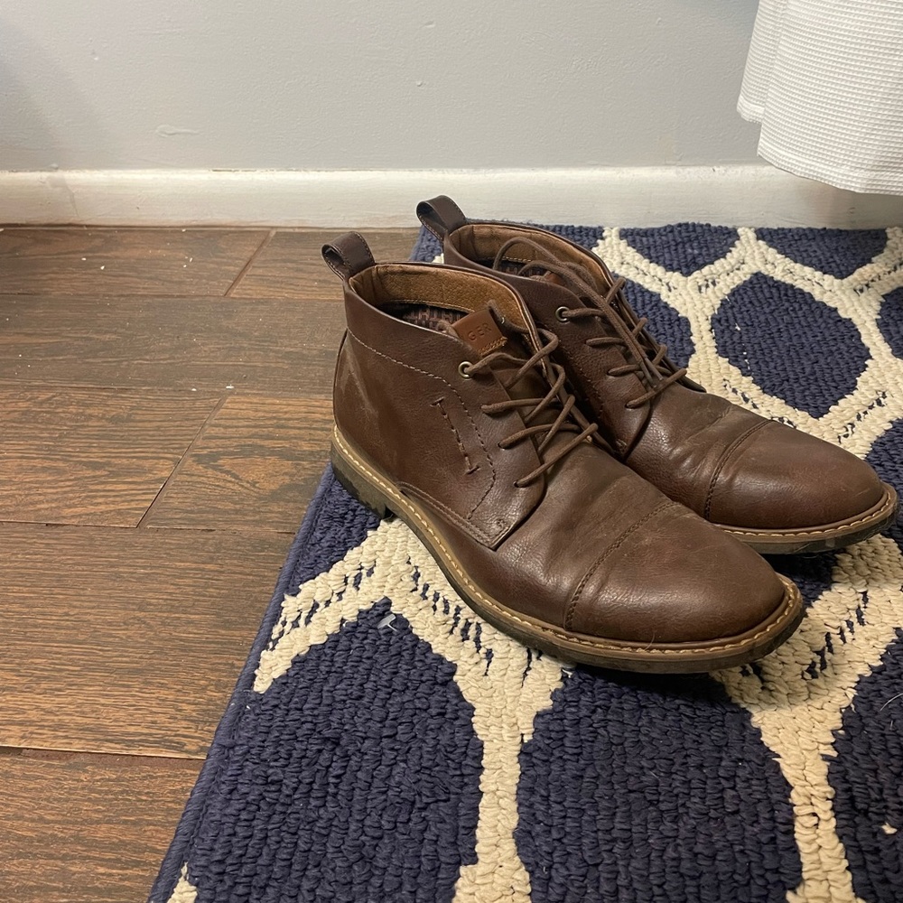 Tommy Hilfiger chukka boots size 9.5 mens. New only worn a few times.